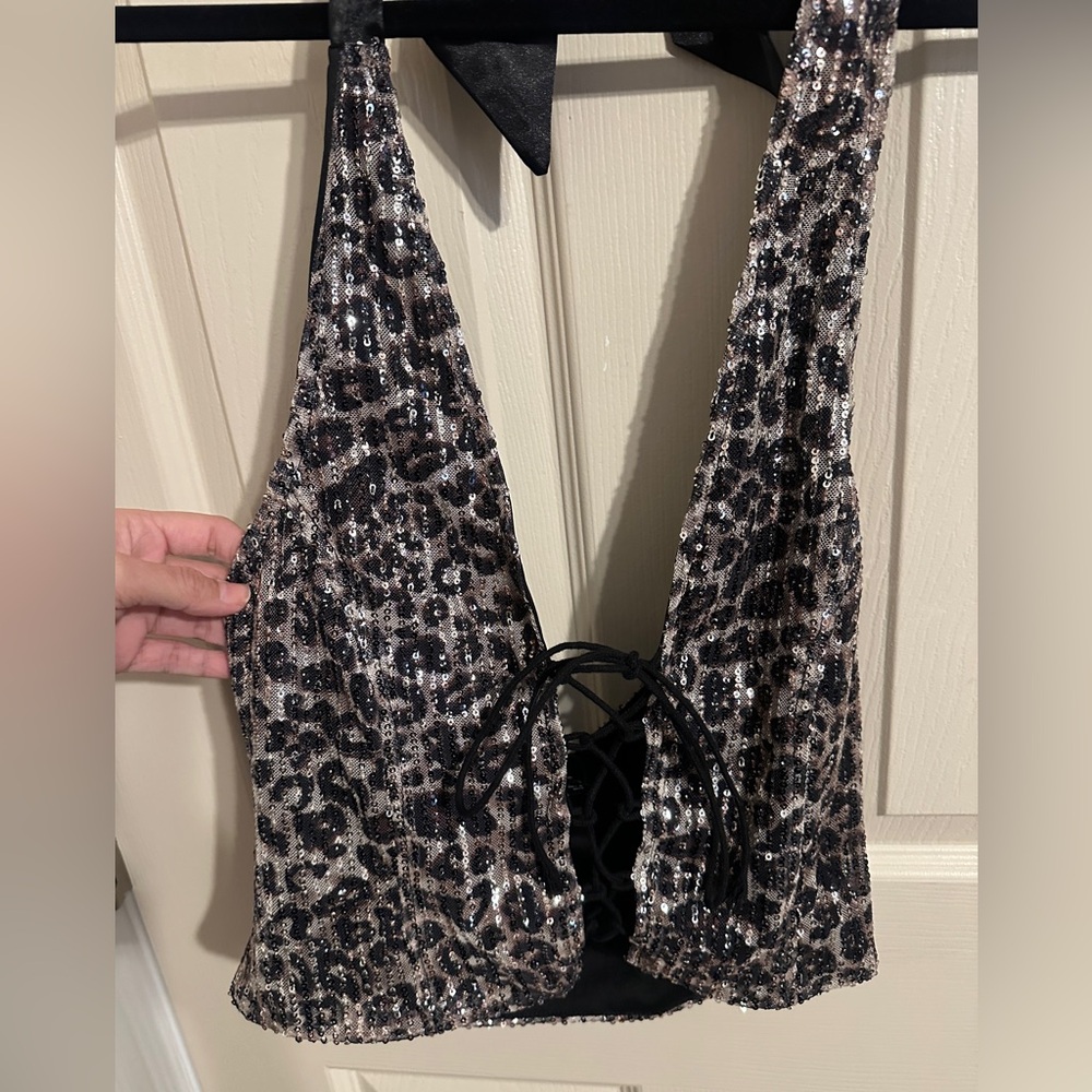 Nasty Gal Sequin Animal Print w Satin Halter Crop Top, Black, Sz Small, NWOT - Picture 2 of 11